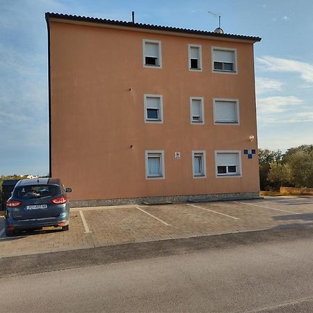 Apartment Zlatko Ровінь Екстер'єр фото