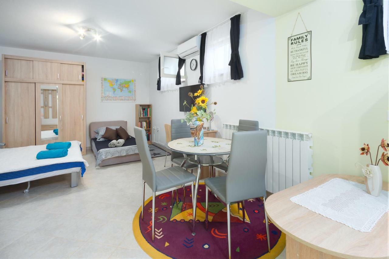 Apartment Zlatko Ровінь Екстер'єр фото